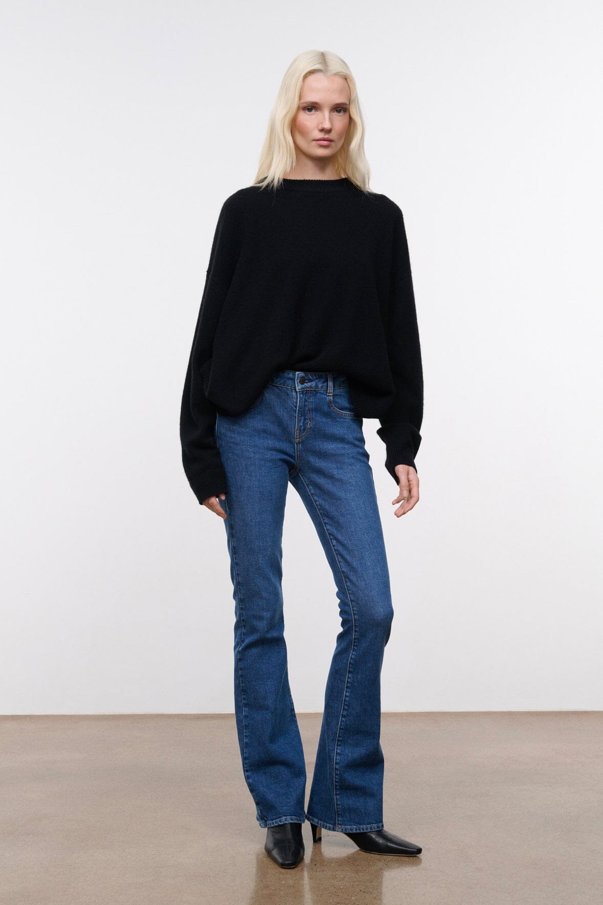 Kyle Stretch Flare Jean | Stone Blue