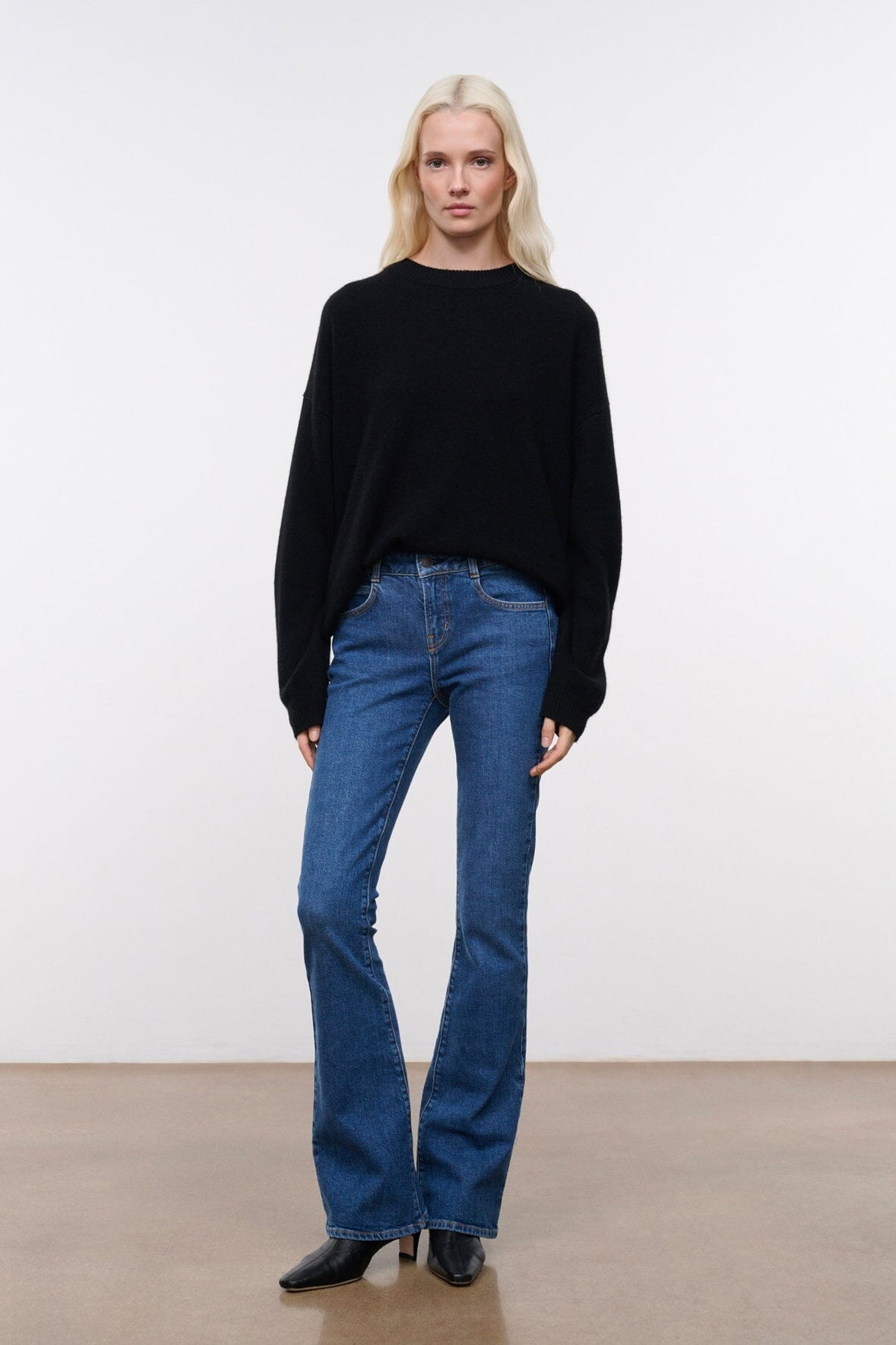 Kyle Stretch Flare Jean | Stone Blue