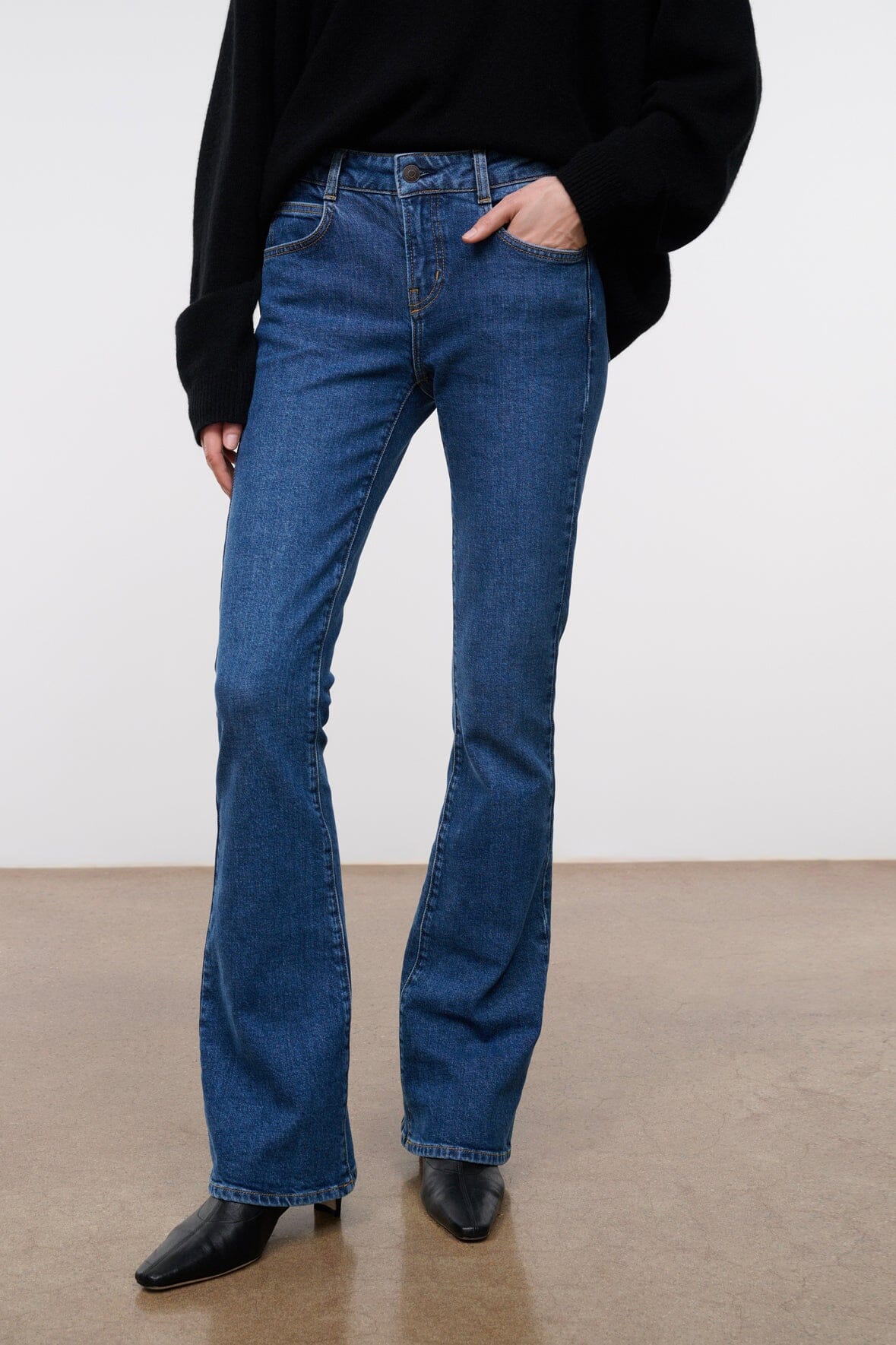Kyle Stretch Flare Jean | Stone Blue