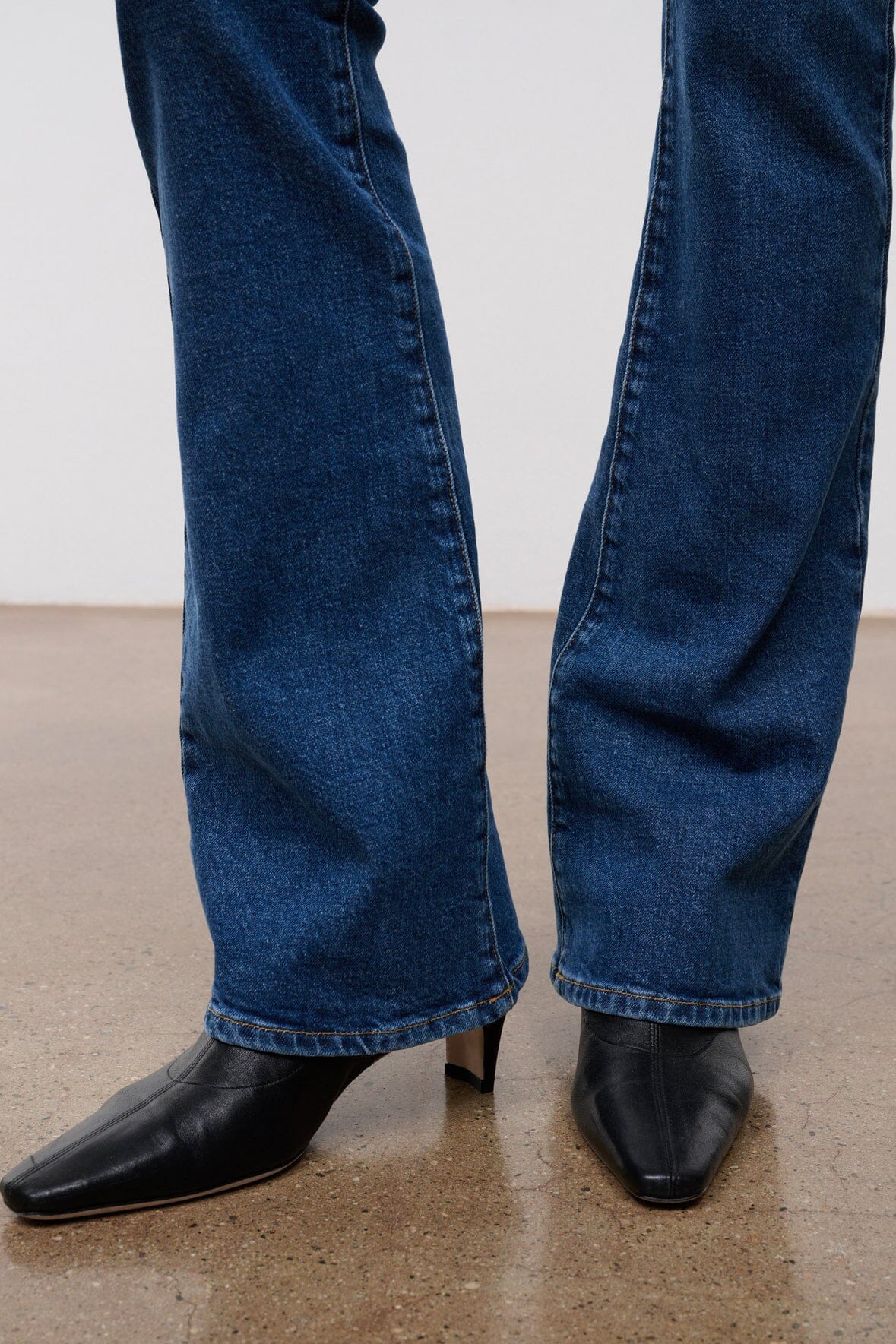 Kyle Stretch Flare Jean | Stone Blue