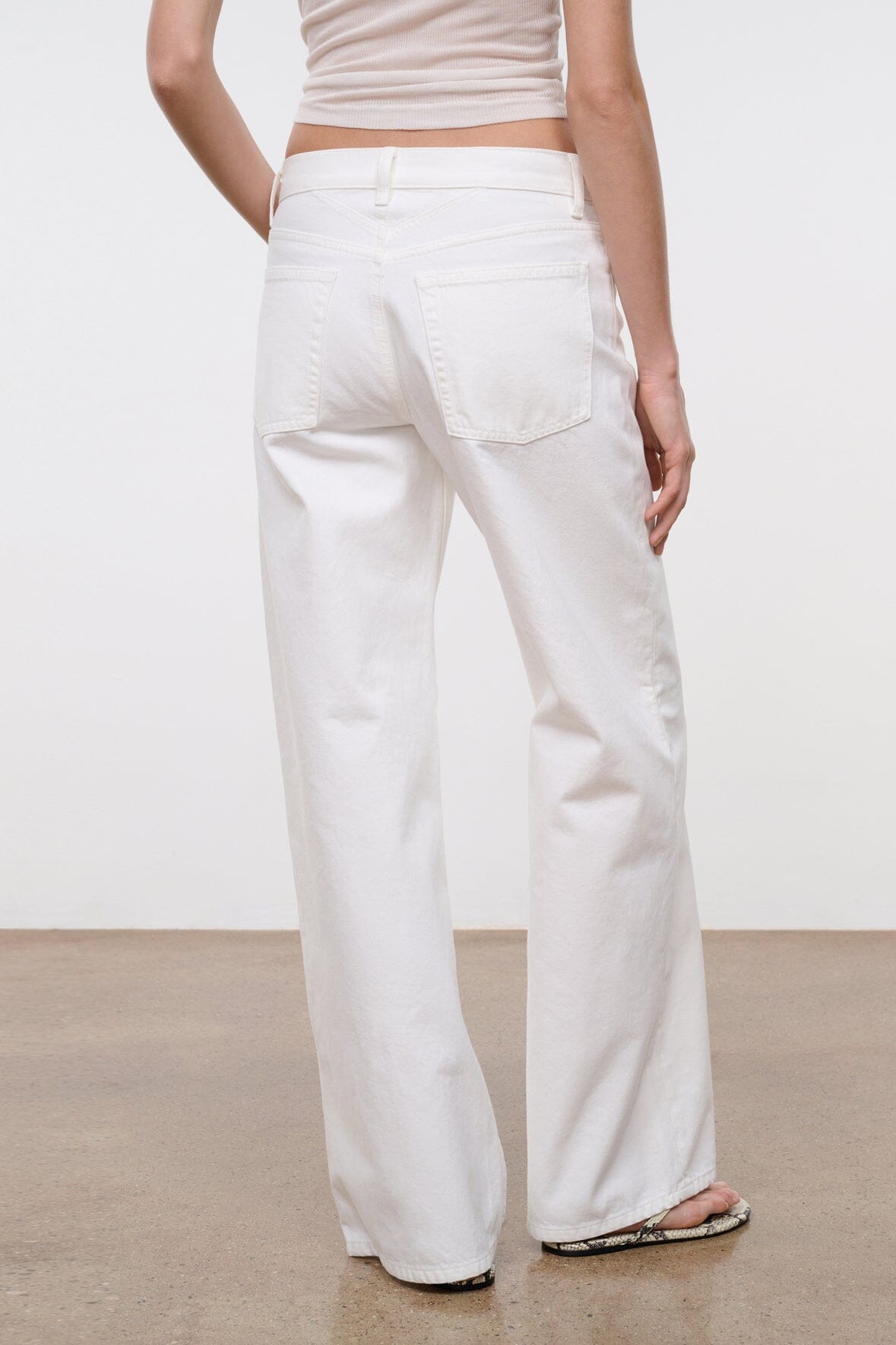 Gus Relaxed Jean | White