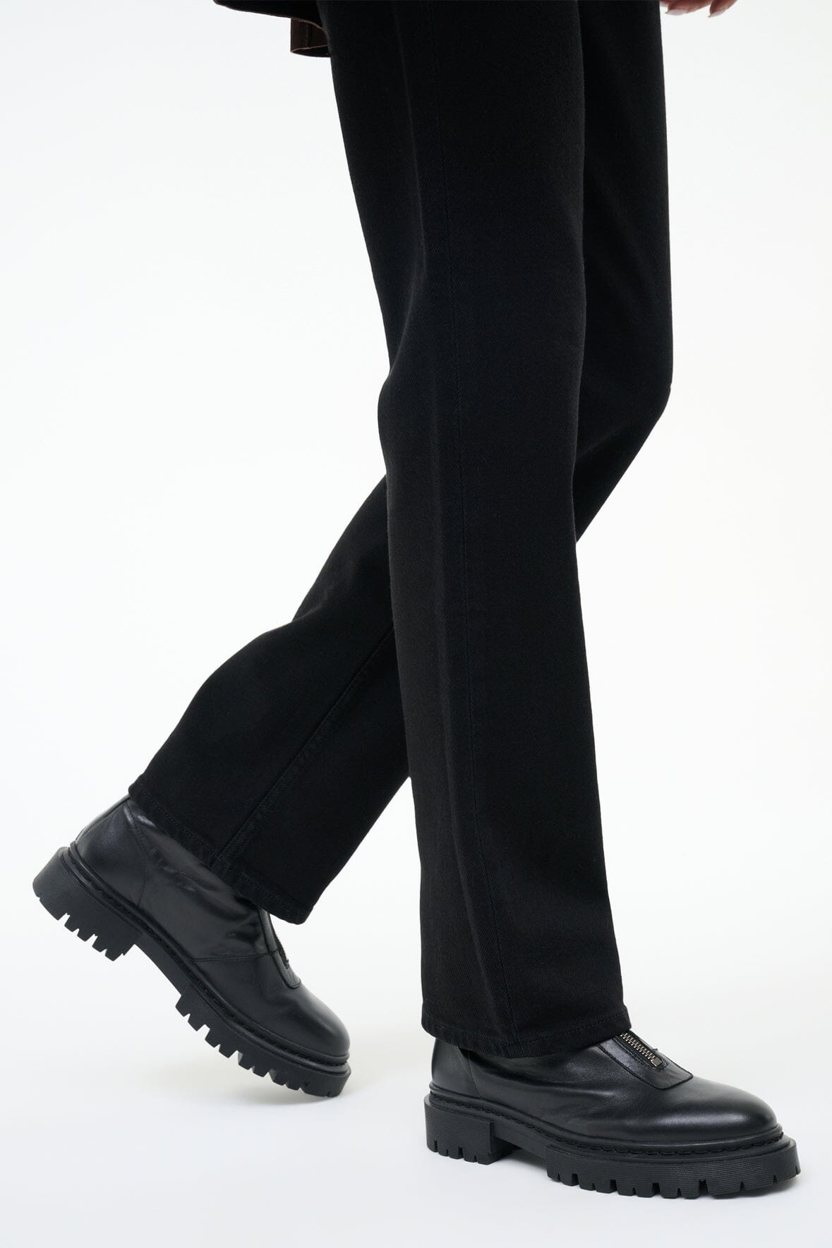 Miles Zip Ankle Boot | Black